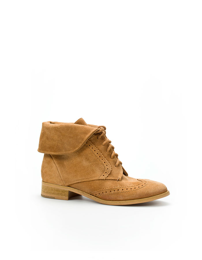 ANKLE BOOT WITH PINKING AND FRINGES
